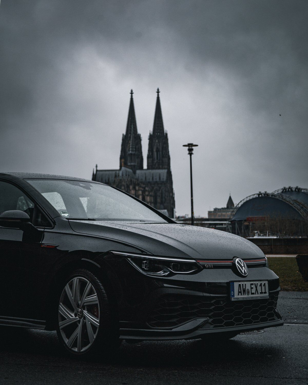 VW Golf GTI 8 Clubsport – Front vor dem Kölner Dom
