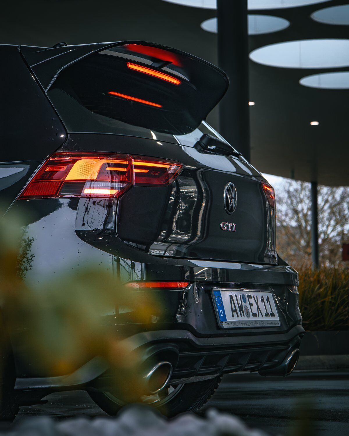 VW Golf GTI 8 Clubsport – Heck mit leuchtenden Rücklichtern